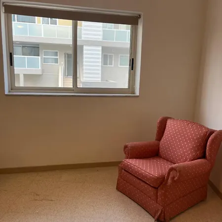 Spacious , In Shared House Perfect Location Pensjonat
