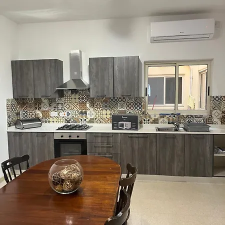 Konukevi Spacious , In Shared House Perfect Location *