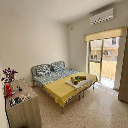Spacious , In Shared House Perfect Location Konukevi Is-Swieqi