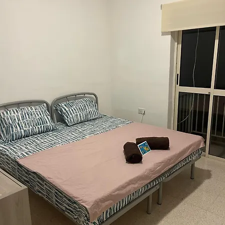 Spacious , In Shared House Perfect Location *