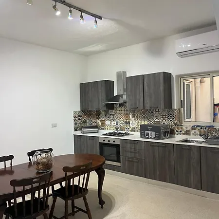Konukevi Spacious , In Shared House Perfect Location *